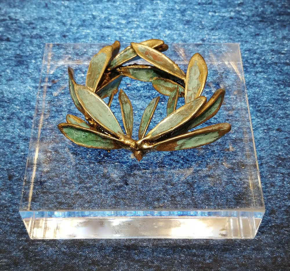 Πρες Παπιέ Plexi-glass Στεφάνι Ελιάς Ορείχαλκος και Οξείδωση 8x8x4 cm